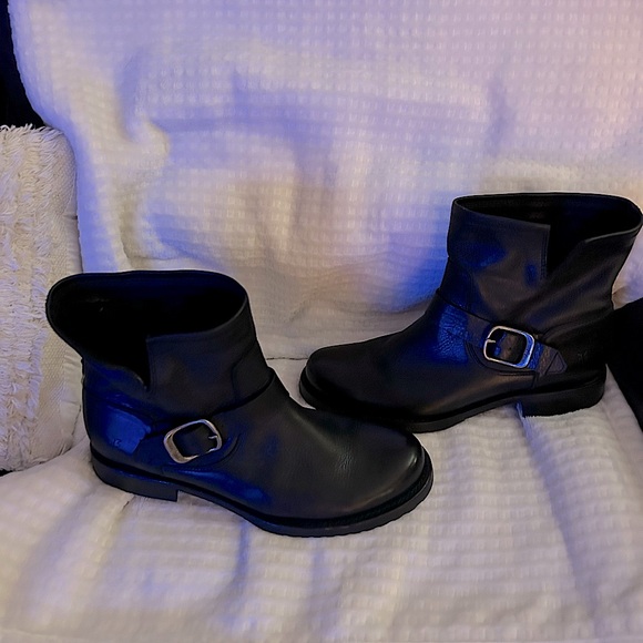 Newish FRYE VERONICA BLACKK BOOT - Picture 4 of 6